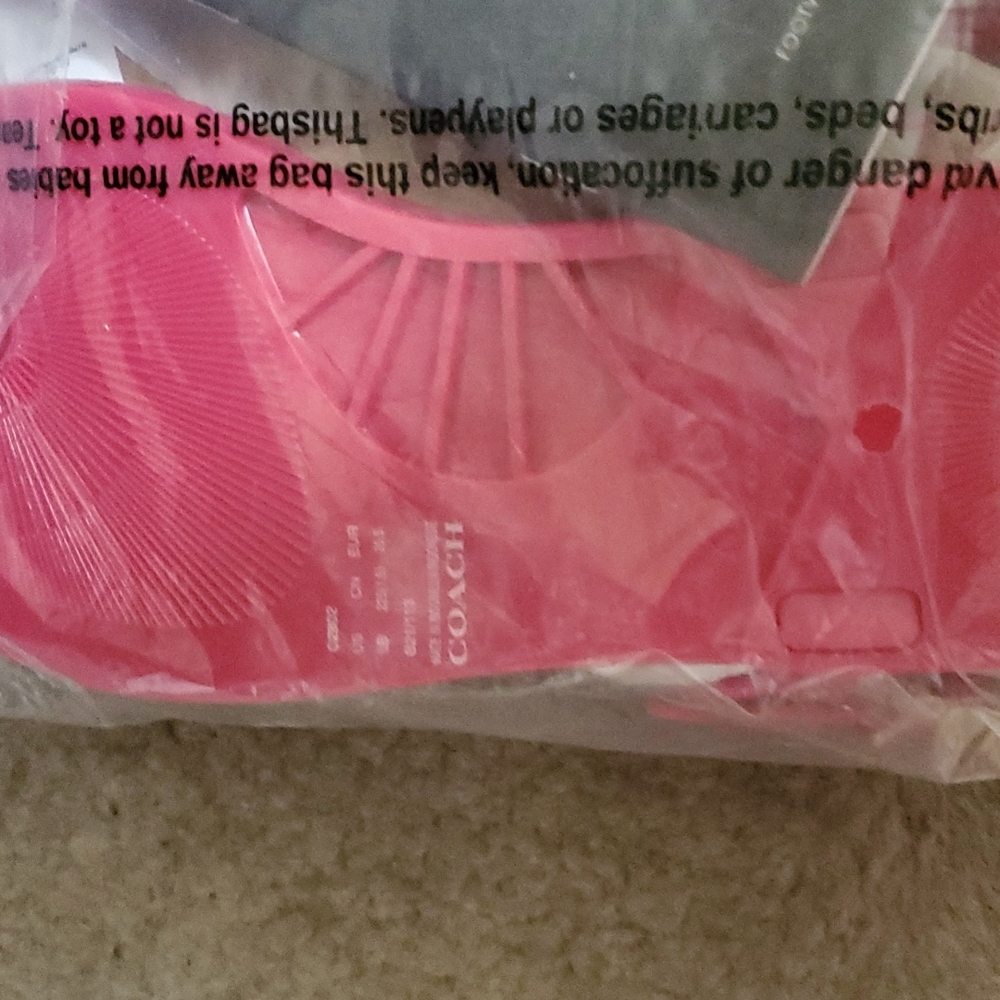 Coach new pink 💗 jelly flip flops bagged new tagged and instructions xo - Picture 7 of 7